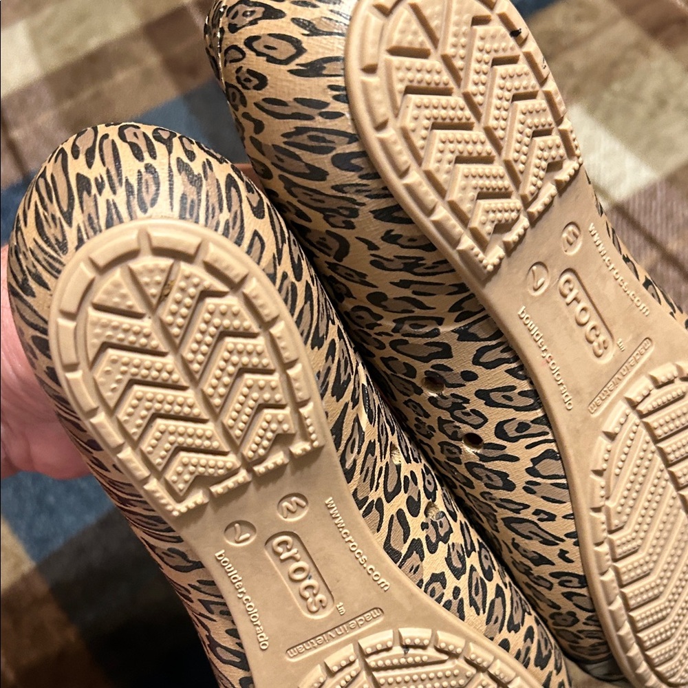 CROCS Leopard Print Flats with Black Toe - Picture 10 of 11